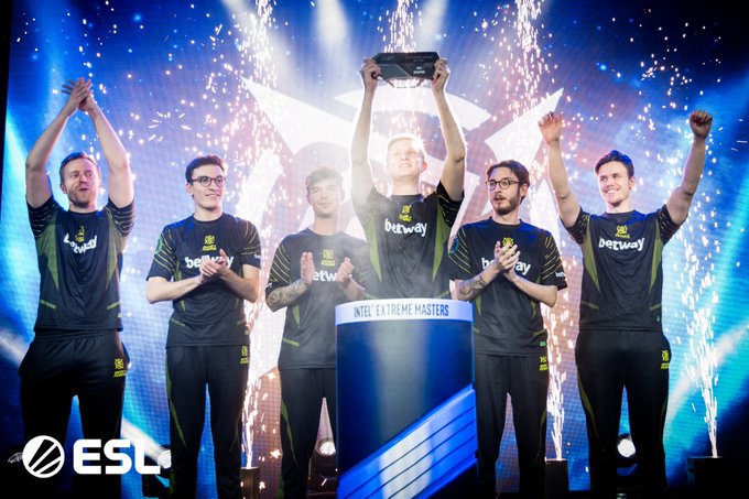 备受瞩目 备受瞩目